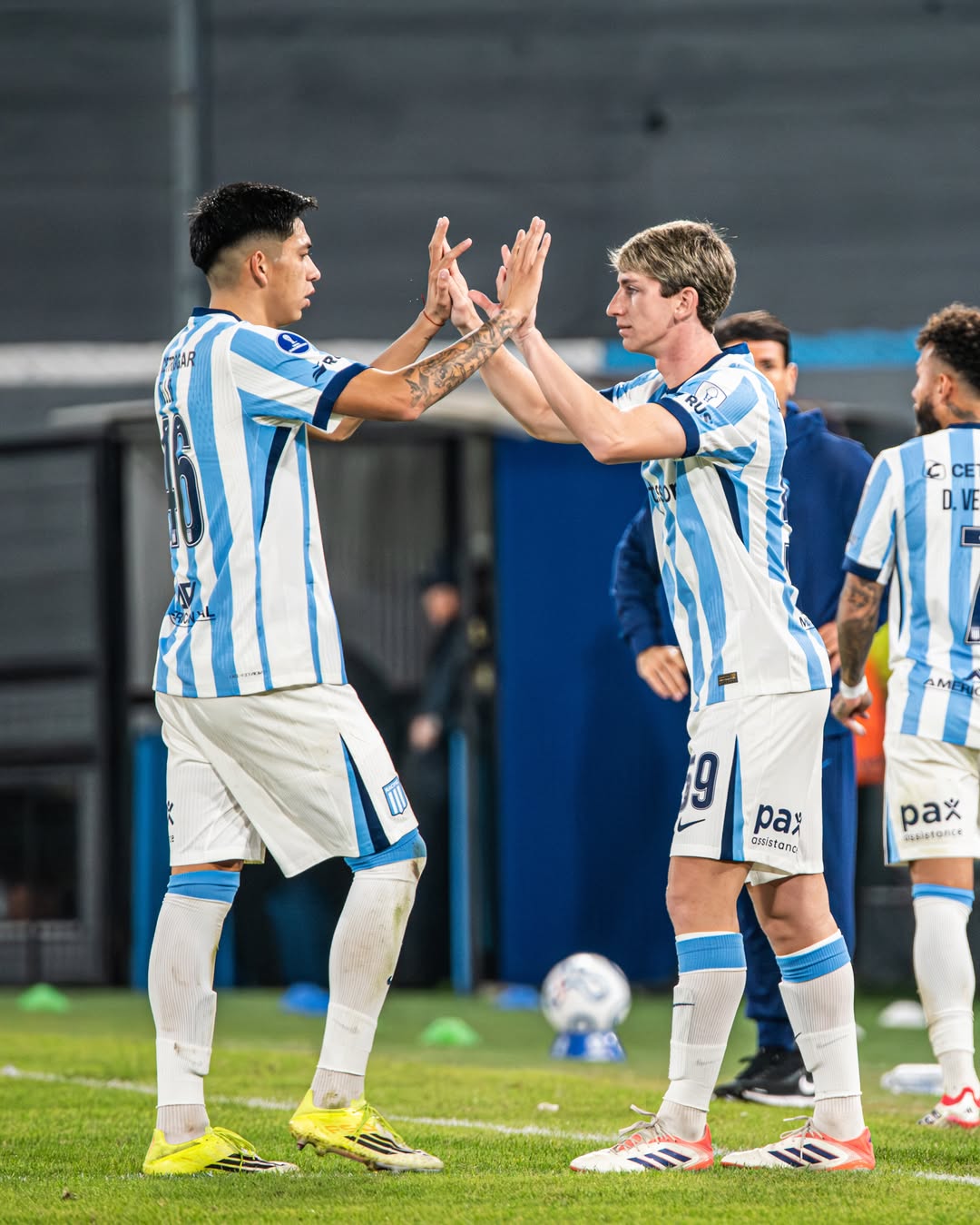 Racing vence o Independiente Petrolero por 2 a 0 e se despede da Sul-Americana com vitória e sorriso no rosto