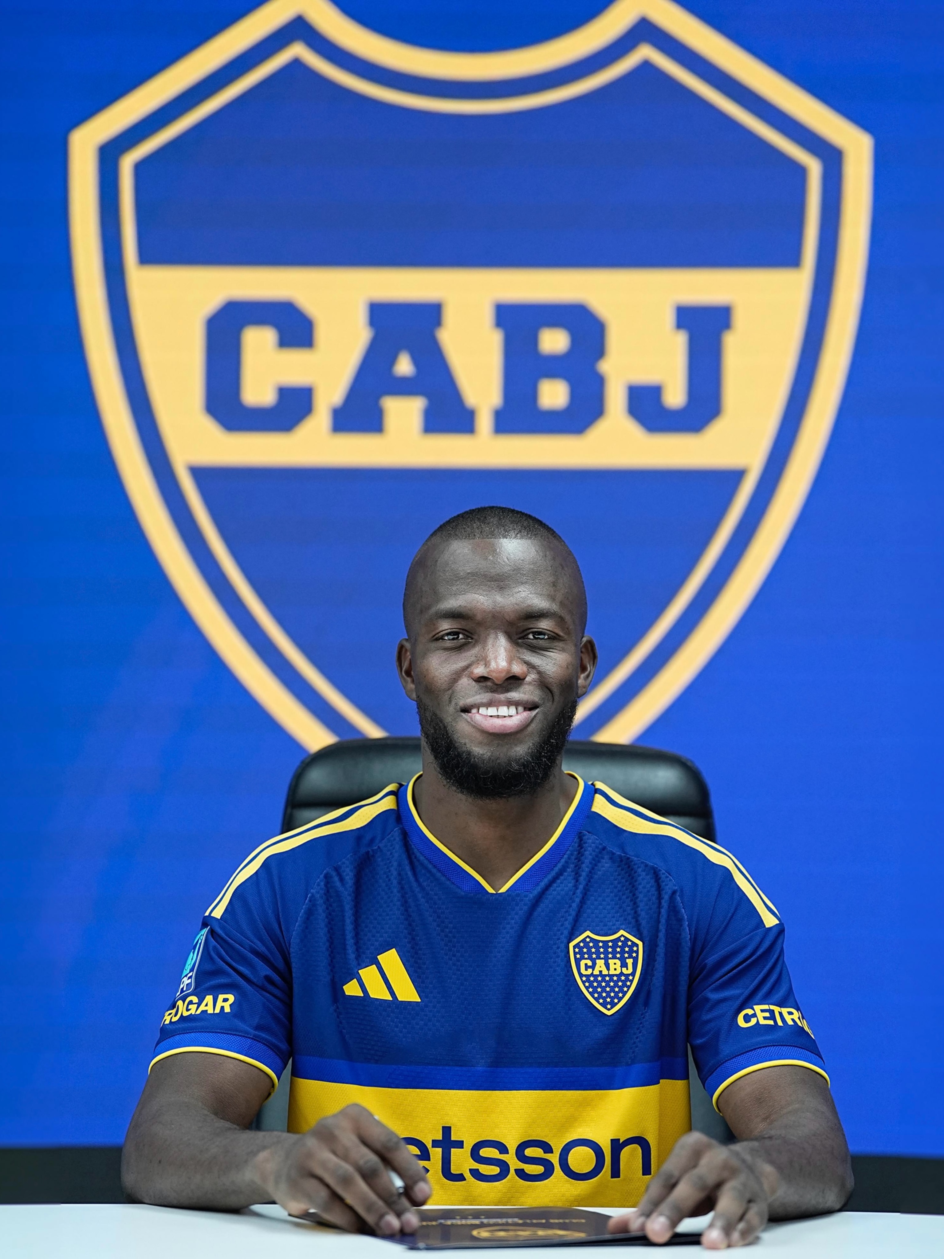 Boca oficializa contratação de Enner Valencia, artilheiro histórico do Equador, aos 36 anos