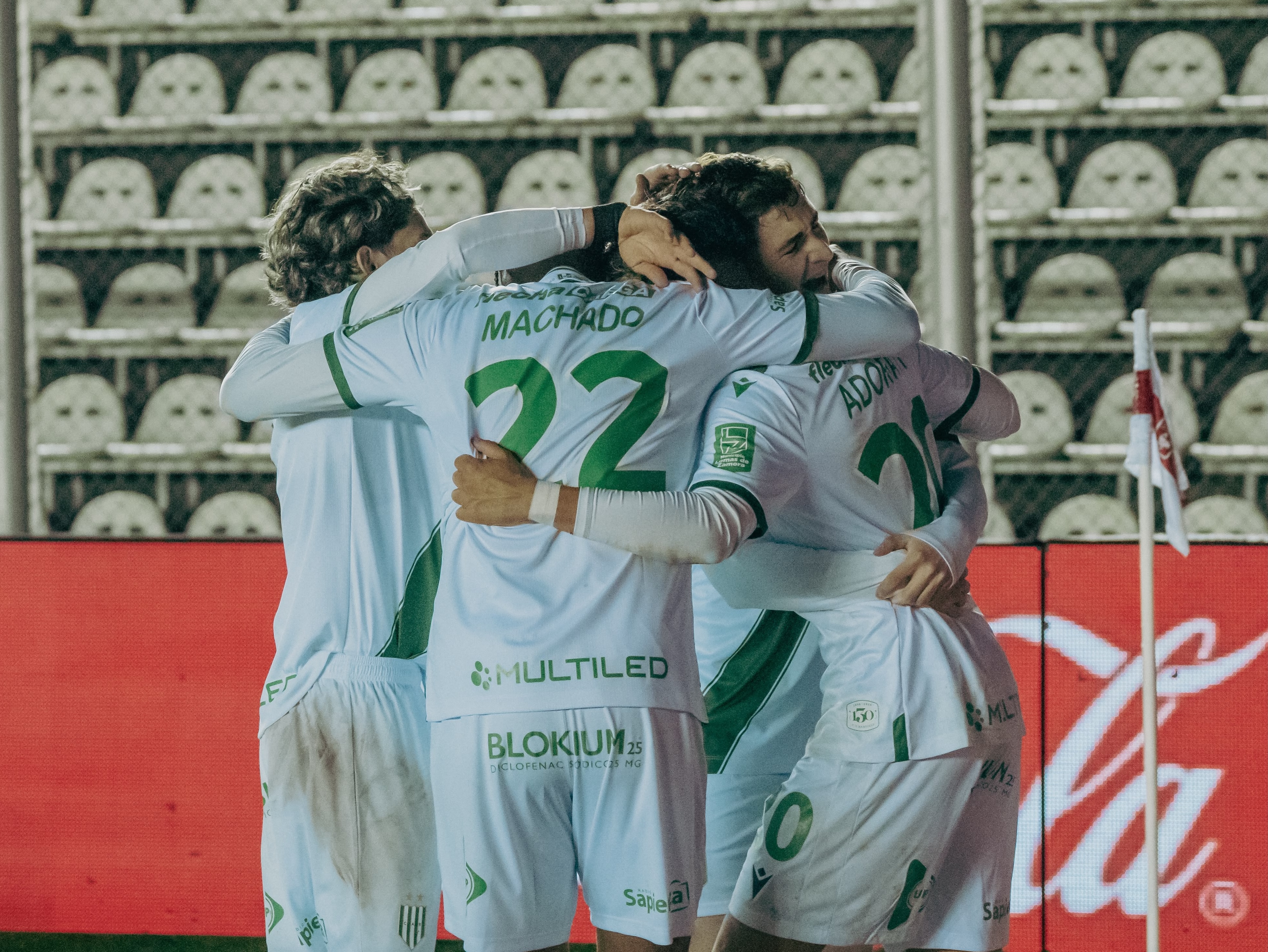 Noite de pênaltis: Riestra bate o Gimnasia e Banfield sofre para despachar o Midland — ambos nas quartas