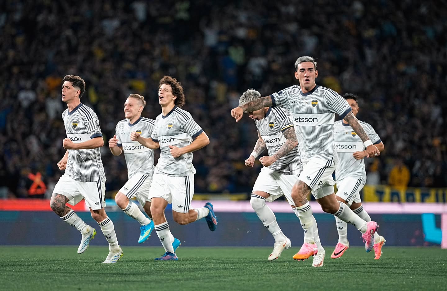 Boca sofre, mas avança às quartas da Copa Argentina nos pênaltis contra o Vélez