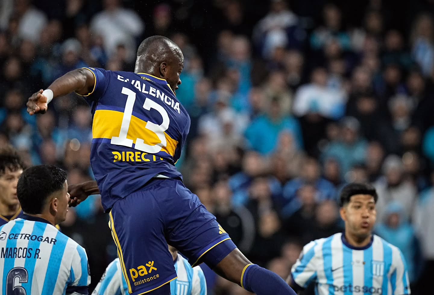 Valencia marca três de cabeça, Boca vira sobre o Racing e vai à semifinal da Copa Argentina